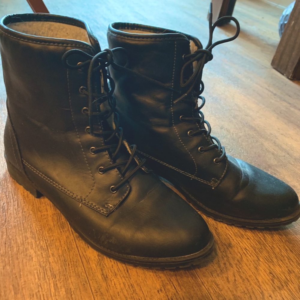 Sherpa lined ankle combat boots